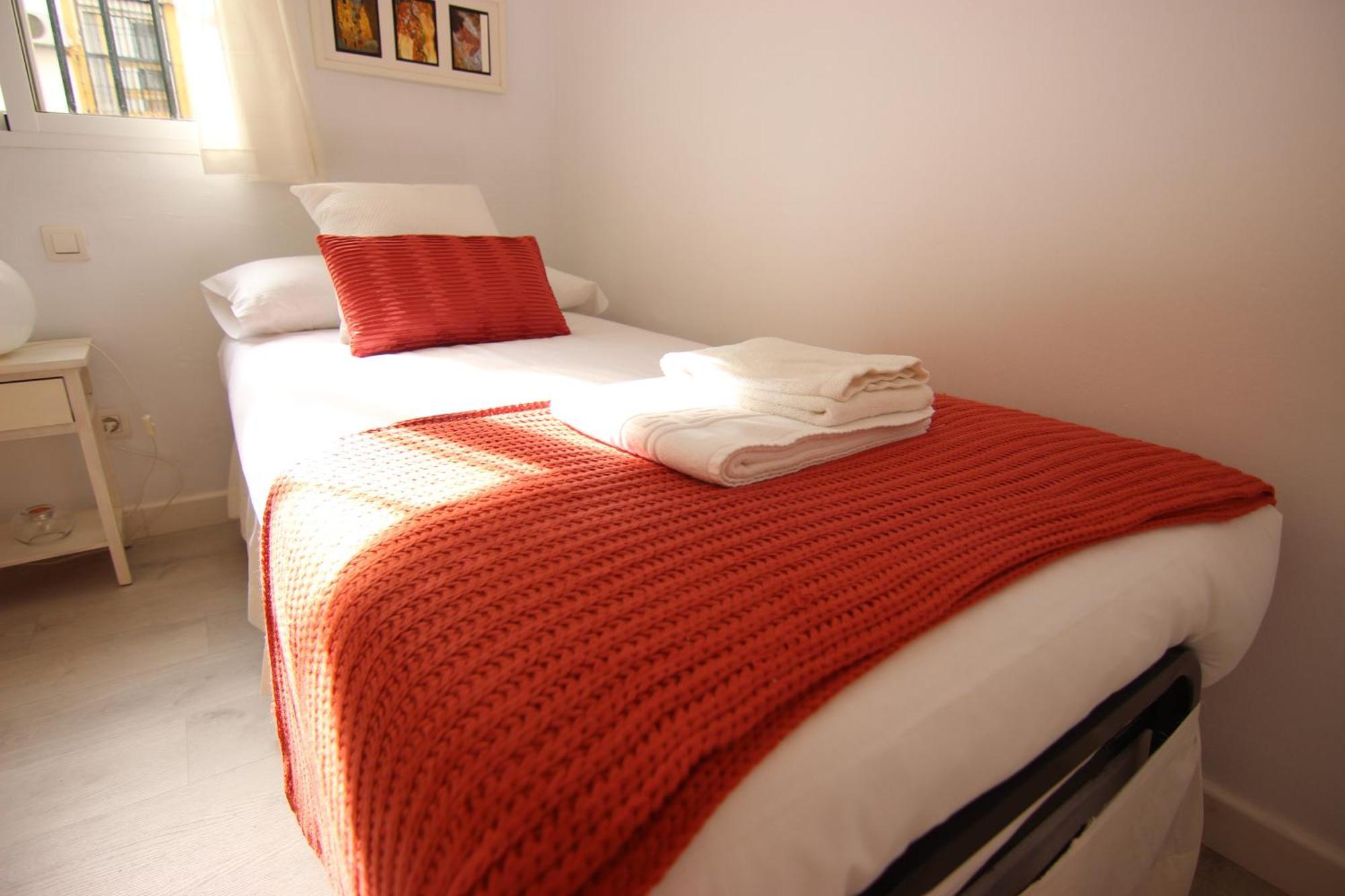 Rentalsevilla Espacioso Apartamento En La Alameda De Hercules Con Parking Εξωτερικό φωτογραφία